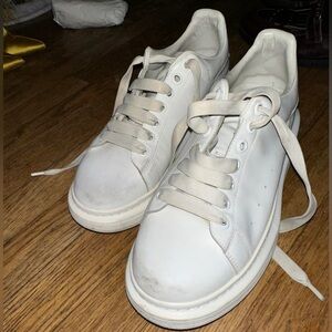 ALEXANDER MCQUEEN Oversized Low-Top Men’s White Sneakers. US 10